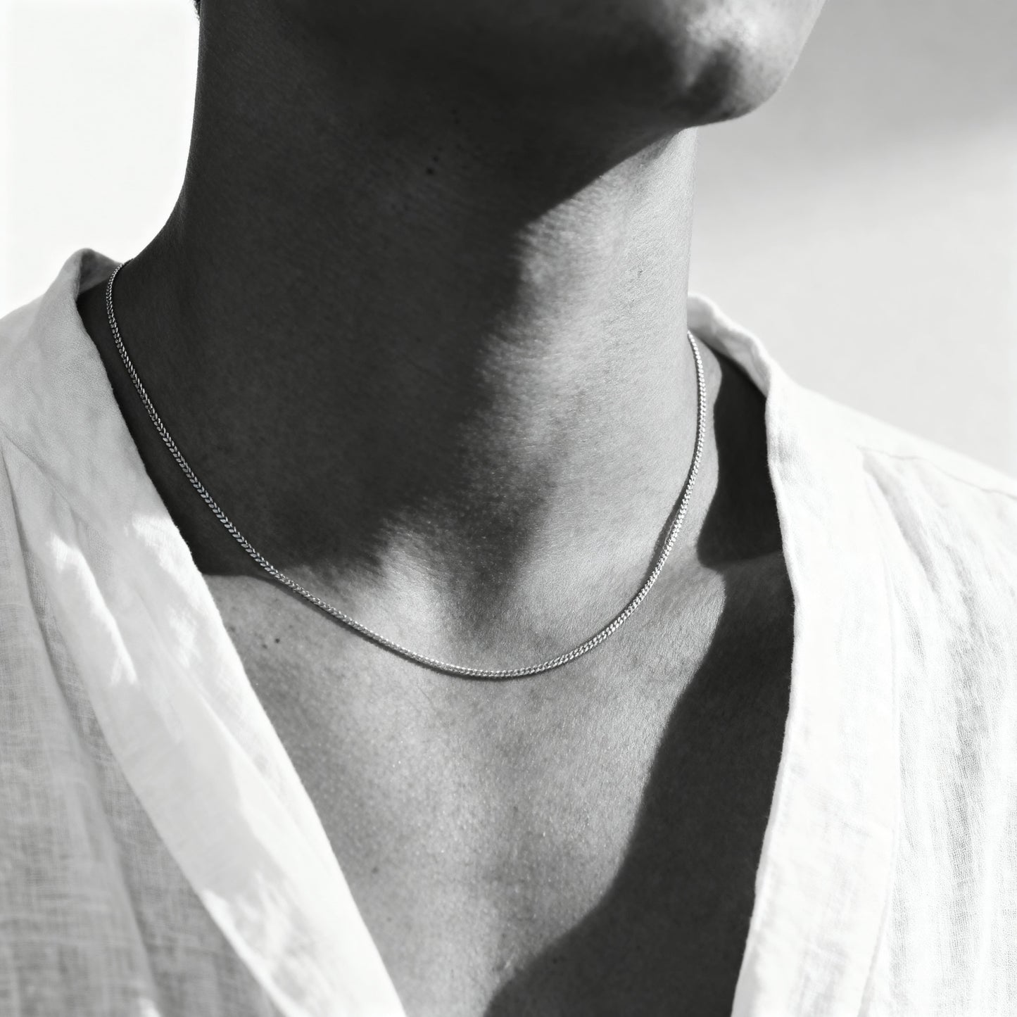 MINIMAL CHAIN NECKLACE