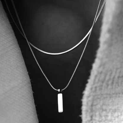 SQUARE PENDANT NECKLACE - A Z Z I U M .