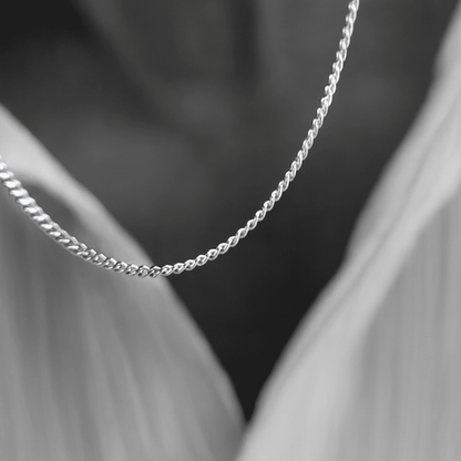 MINIMAL CHAIN NECKLACE