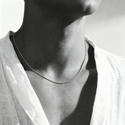 MINIMAL CHAIN NECKLACE